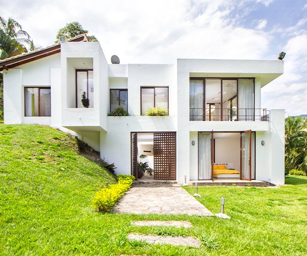 Modern 4 Bedroom House